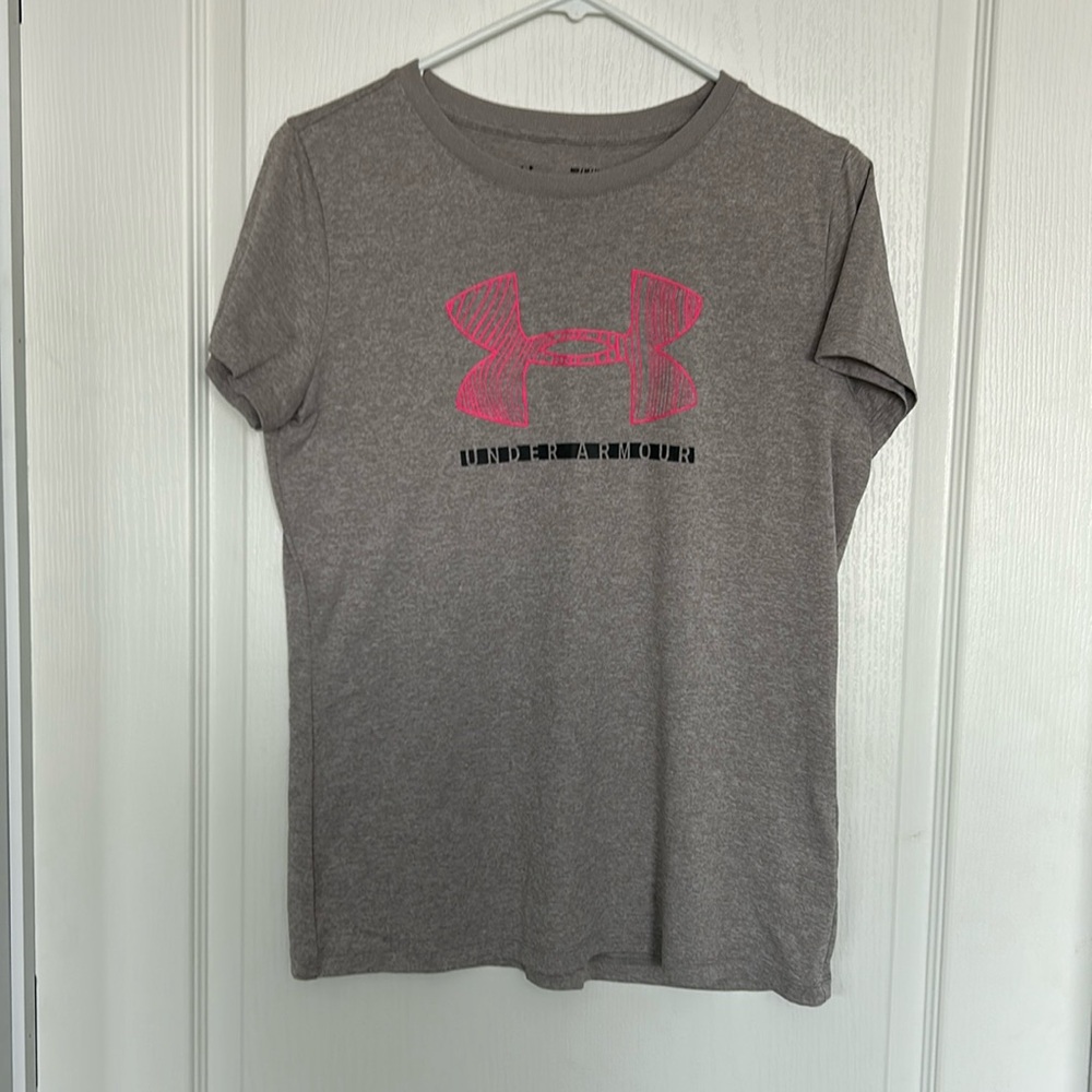 Under Amour Gray Loose Heat Gear Short sleeve shirt Hot Pink logo Medium